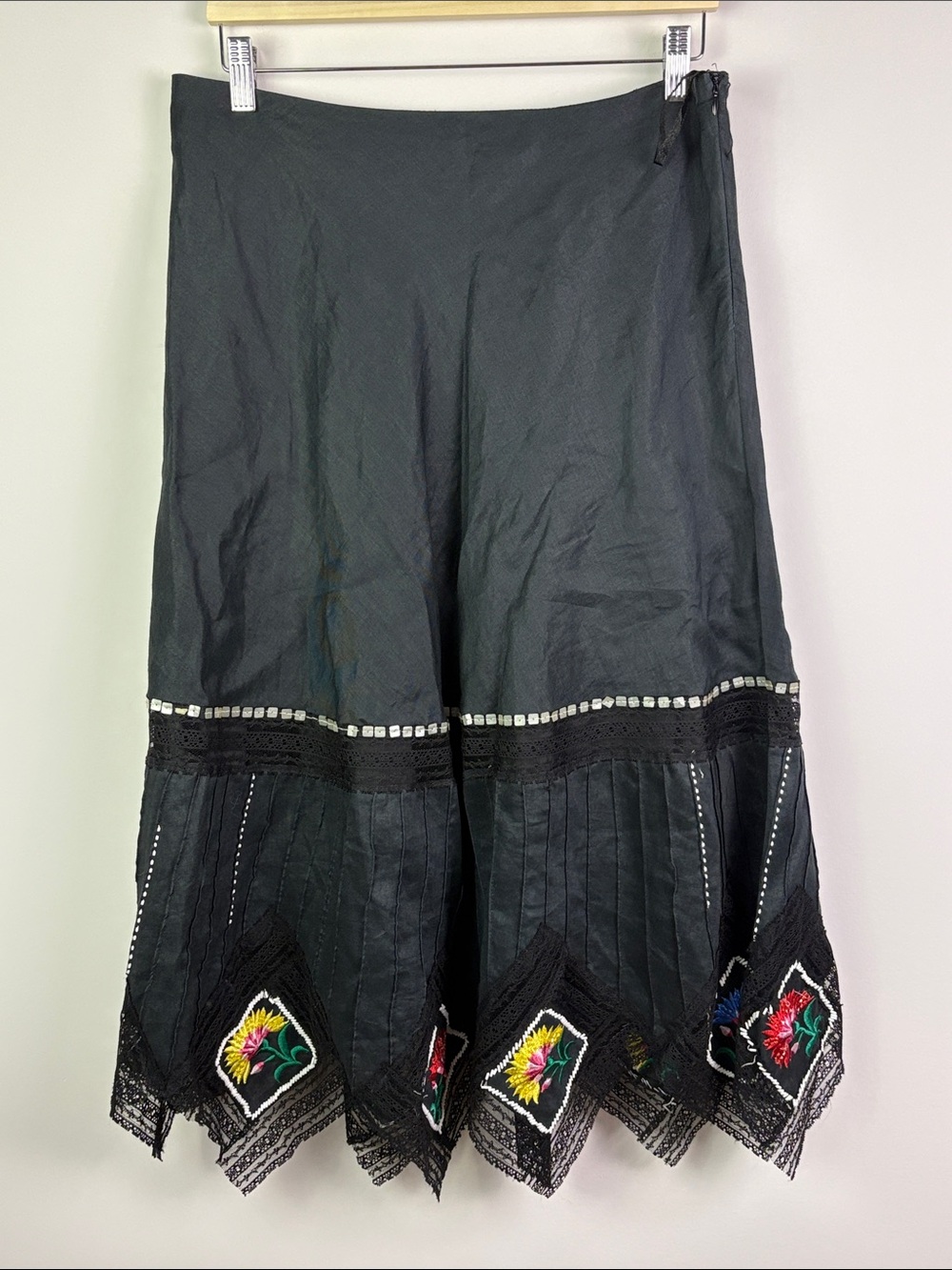 Vintage Anne Carson Black Embroidered Boho Linen Midi Skirt size 10